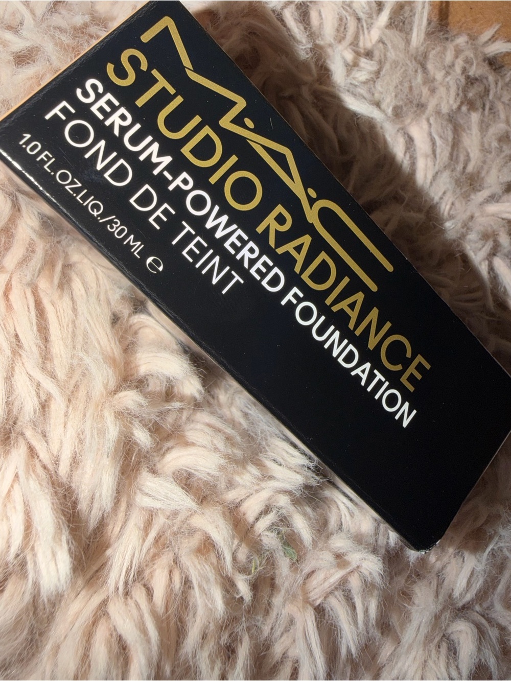 MAC Cosmetics Studio Radiance Serum-Powered Foundation - N10 Light Beige - Picture 2 of 3